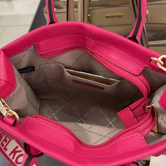 MICHAEL KORS
Mirella Small Pebbled Leather Crossbody Bag Tote
Electric Pink
NWT - Picture 12 of 16